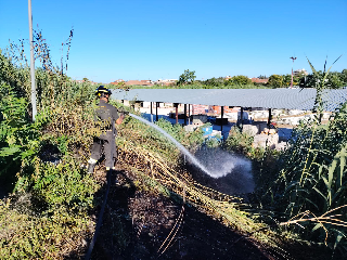 Vasto incendio tra Alba Adriatica e Martinsicuro, bloccata la linea ferroviaria
