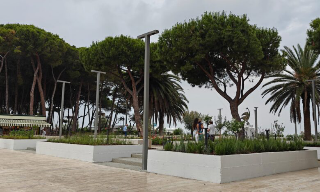 Alba Adriatica: riaperta la rinnovata piazzetta Montale tra le due pinete