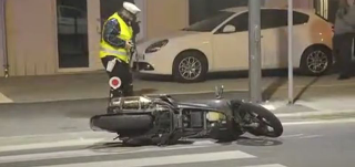 Incidente sul lungomare di Tortoreto: feriti padre e figlio a bordo di uno scooter