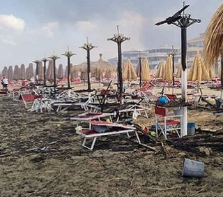 Vandali in azione a Villa Rosa: spiaggia presa di mira per la seconda volta