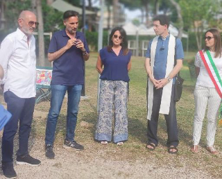 Panchine che ’parlano’: al Parco Cerulli di Giulianova un messaggio di inclusione