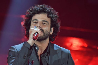 Roseto, scontro sul concerto di Renga: polemiche sui costi, il Comune difende la scelta