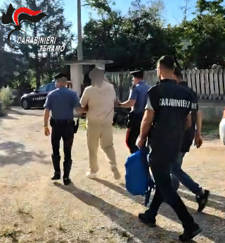 Arrestato un 39enne per spaccio ed estorsione: finisce la sua latitanza all’alba