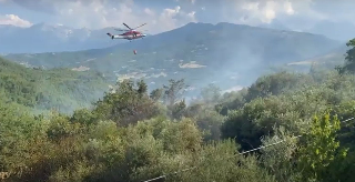 Montorio al Vomano, vasto incendio nei pressi di Villa Vallucci: fiamme sotto controllo