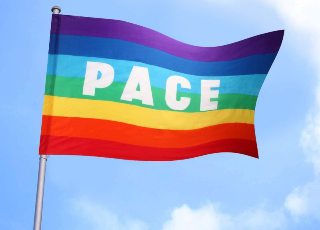 Pineto, primo giorno di scuola con le bandierine della pace