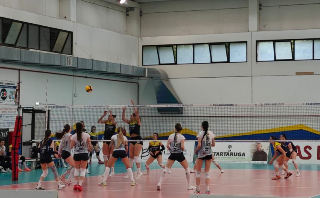 Furto al palazzetto di Tortoreto: derubate le atlete della Viva Volley durante l’allenamento